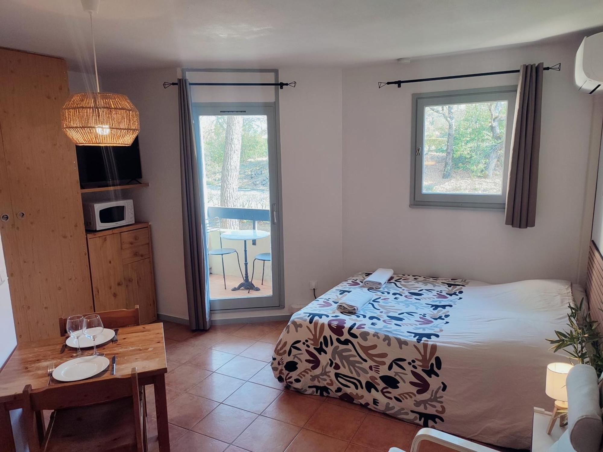 Le Studio Des Garrigues - Climatise Gréoux-les-Bains Kültér fotó