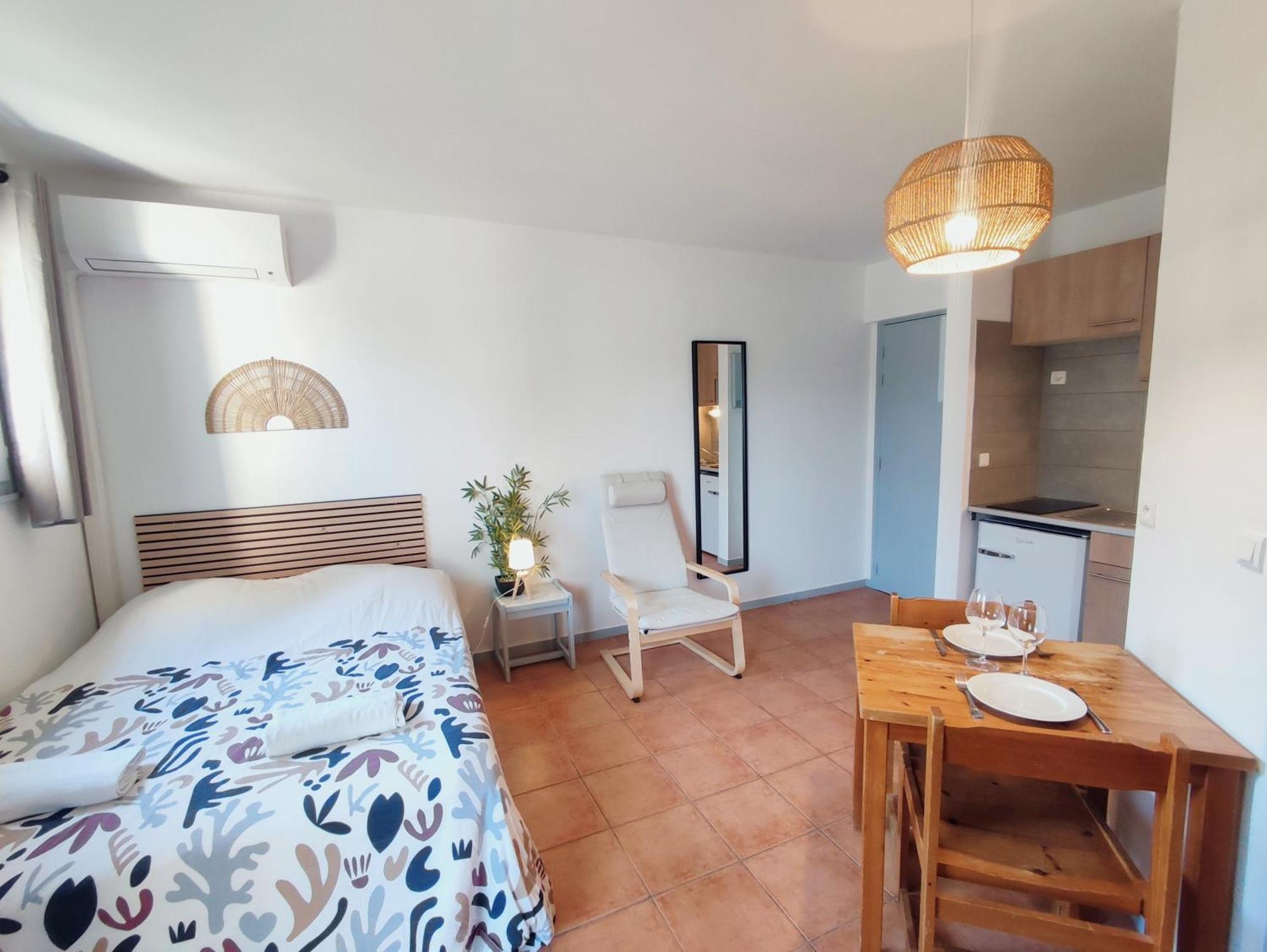 Le Studio Des Garrigues - Climatise Gréoux-les-Bains Kültér fotó